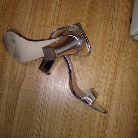 😭FINAL SALE!!😭 Silver Shoe - Picture 8 of 8